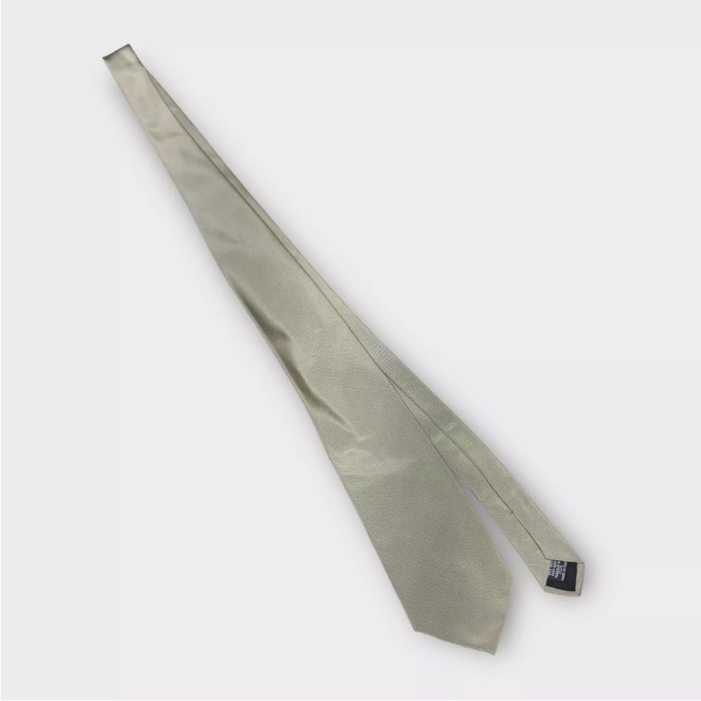 Hugo Boss 100% All Silk Solid Beige Tie Necktie Made In Italy Designer Luxury
